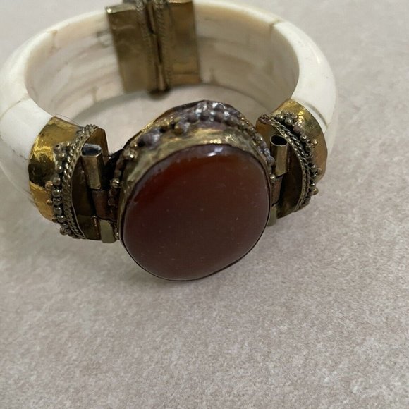 Vintage Buffalo Bone & Brass With Large Brown Agate Stone Unisex A217 - Picture 3 of 9